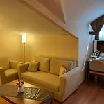 Hotel Triada Gayrettepe
