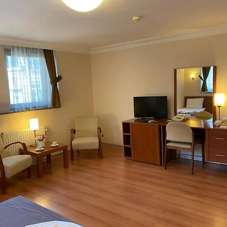 Hotell Triada Gayrettepe 3*