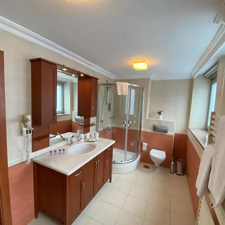 Triada Gayrettepe Hotel Istanboel