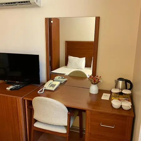فندق Triada Gayrettepe 3*